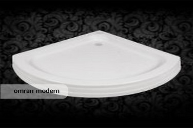 زیردوشی جلو گرد زرین آب