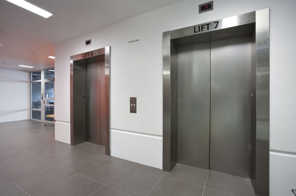 درب آسانسور در یزد