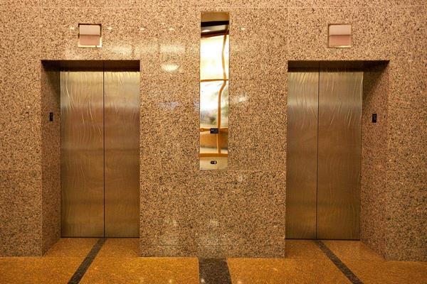 درب آسانسور در ایلام