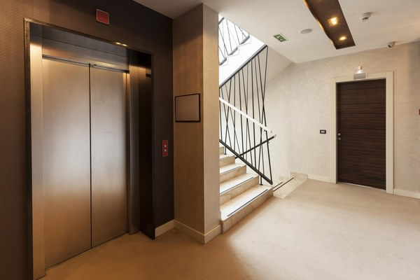 درب آسانسور در ساری (مازندران)