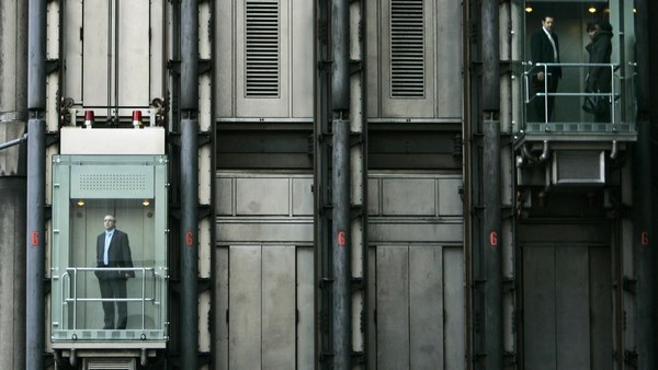 درب آسانسور در خرم آباد (لرستان)