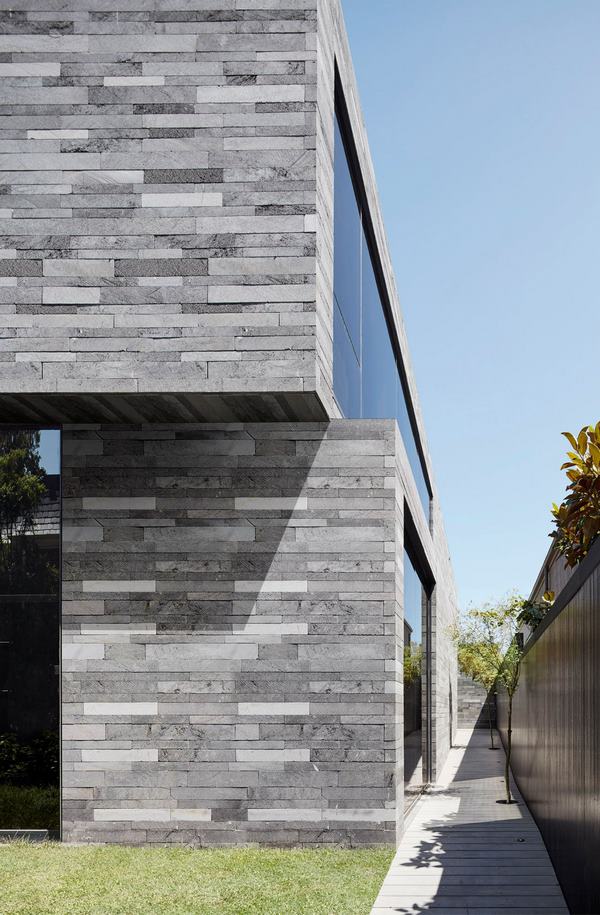 اجرای انواع نمای سنگی ساختمان دو طبقه
