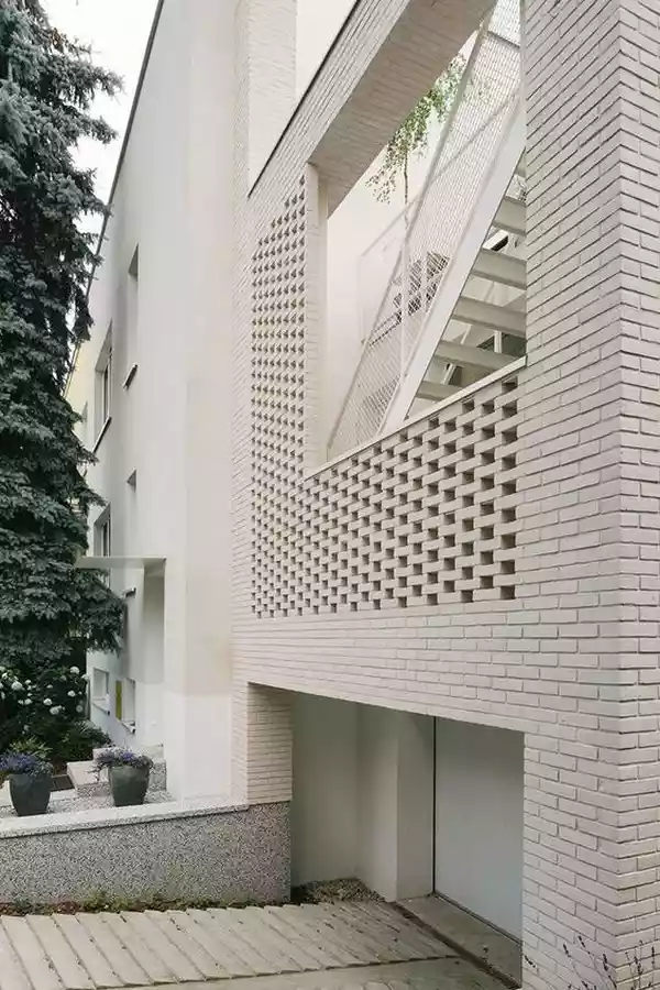 نمای ساختمان با آجر سفید