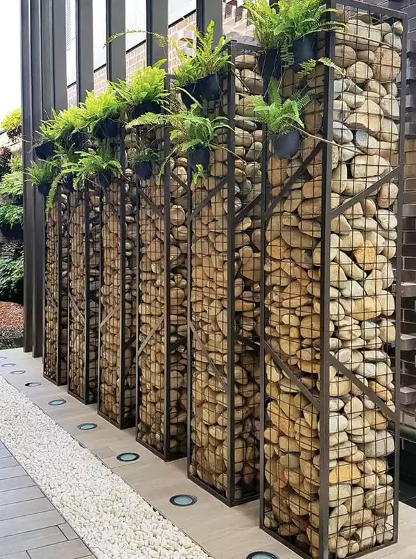 نمای دیوار حیاط با سنگ