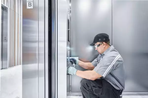 آسانسور جکی