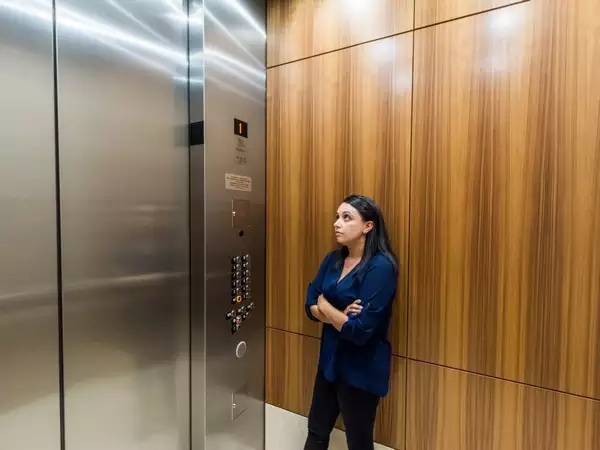 فرهنگ استفاده از آسانسور در آپارتمان