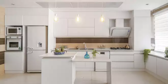 ۱۵ ایده برای طراحی آشپزخانه سفید که هیچوقت قدیمی نمی شوند
