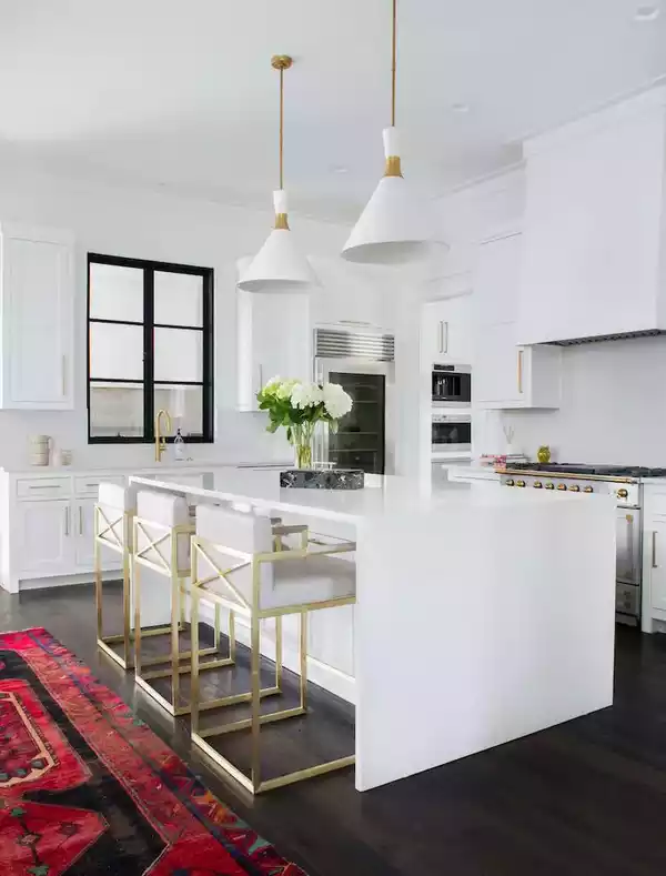 ۱۵ ایده برای طراحی آشپزخانه سفید که هیچوقت قدیمی نمی شوند