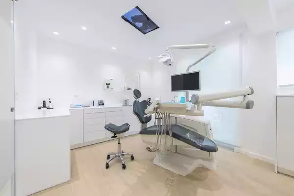دکوراسیون مطب دندانپزشکی لاکچری