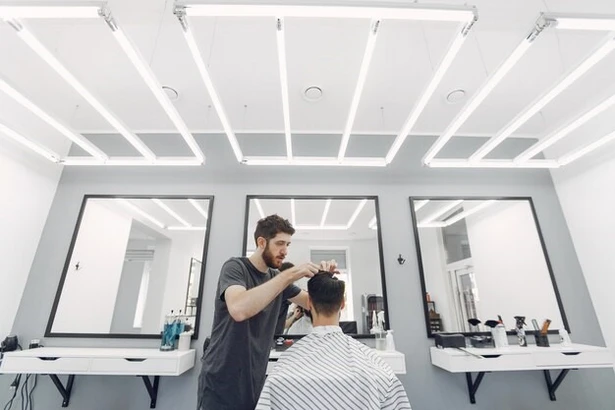 نورپردازی خطی آرایشگاه مردانه