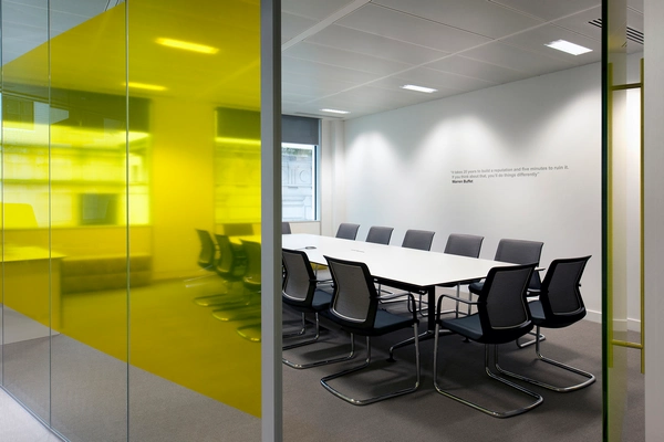 پارتیشن شیشه ای رنگی