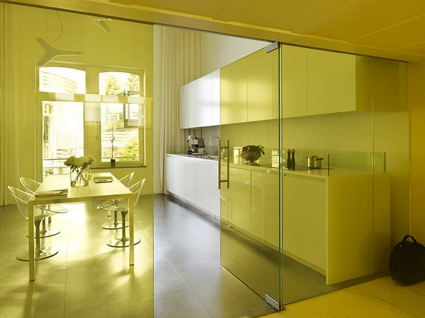 پارتیشن شیشه ای رنگی