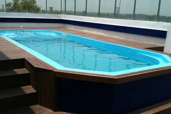 استخر اماده برای پشت بام