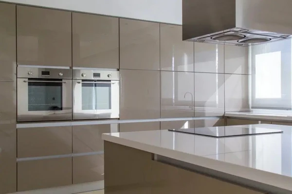 طراحی کابینت آشپزخانه هایگلاس
