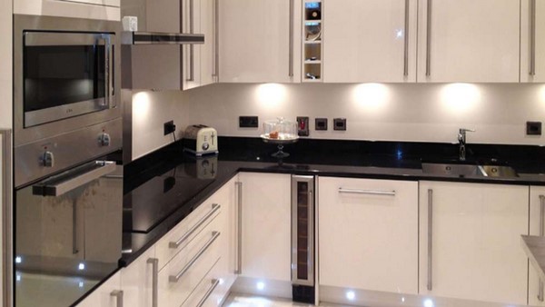 کابینت های گلاس استخوانی رنگ 
