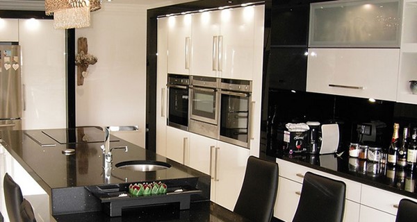 کابینت هایگلاس سفید مشکی