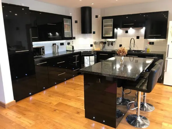 محاسبه آنلاین قیمت کابینت های گلاس