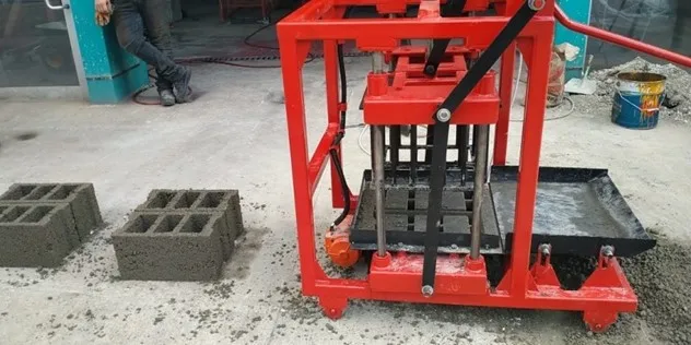 دستگاه بلوک زنی کوچک