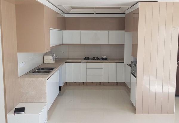 کابینت های گلاس سفید نسکافه ای اکلیلی