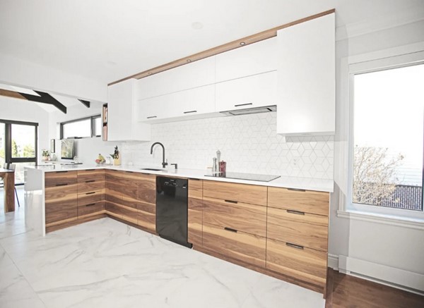 کابینت سفید با طرح چوب روشن