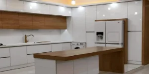 کابینت های گلاس سفید و طرح چوب