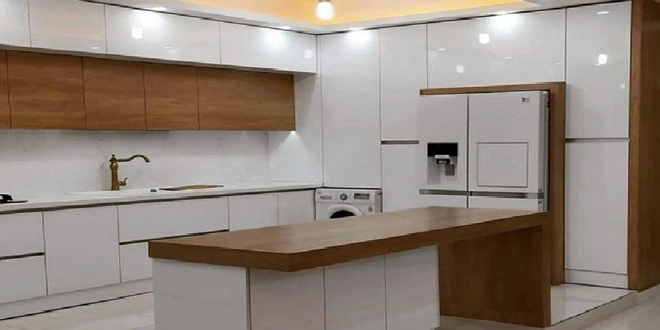 کابینت های گلاس سفید و طرح چوب