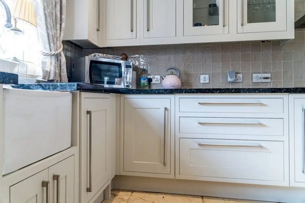 کابینت نئوکلاسیک سفید مات