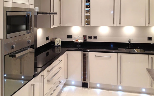 کابینت های گلاس اکلیلی