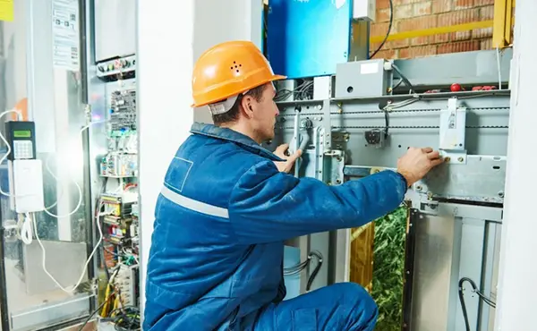 کاهش هزینه تعمیر و نگهداری آسانسور با تکنولوژی پیشرفته