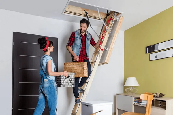 دسترسی به پشت بام با پله جمع شونده