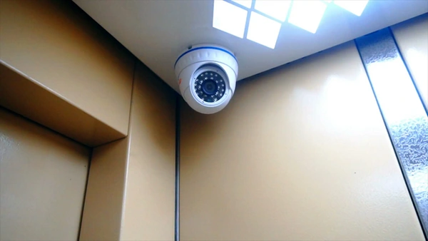 نصب دوربین در آسانسور قانونی است