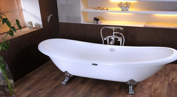 حمام مینیمال با وان ساده