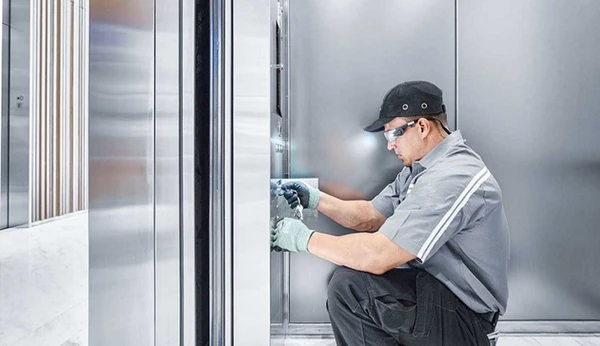 تعمیر و نگهداری آسانسور پرمصرف