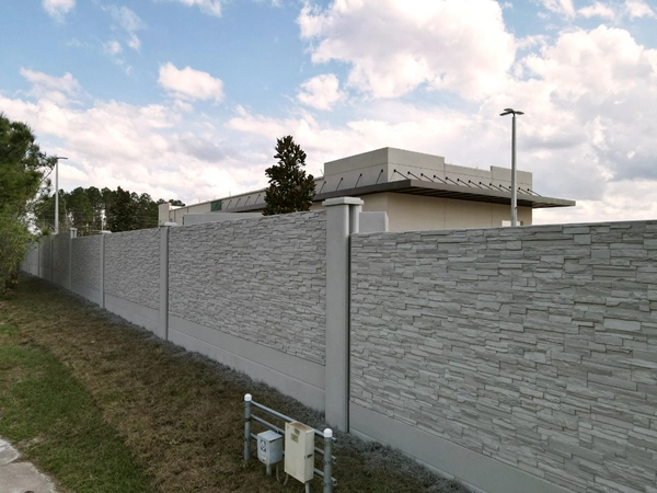 دیوار یا دوربین مداربسته