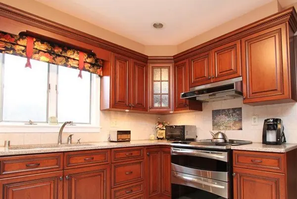 کابینت نئوکلاسیک قهوه ای