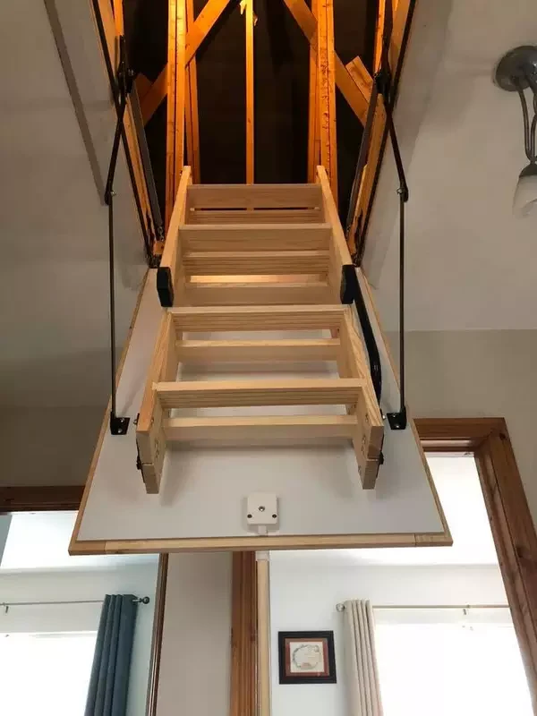 پله جمع شونده مخصوص پشت بام