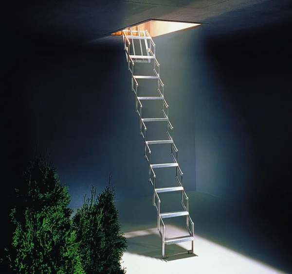 نصب پله جمع شونده در سقف انباری