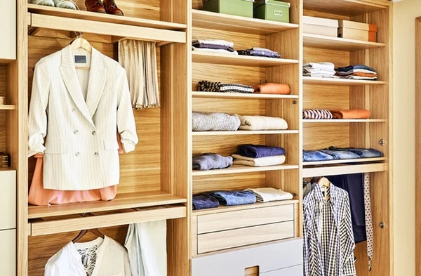 طراحی داخل کمد دیواری