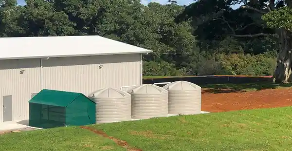 نصب تانکر آب در باغ