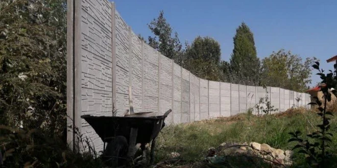 دیوار پیش ساخته در محوطه ویلاهای دوبلکس و لوکس