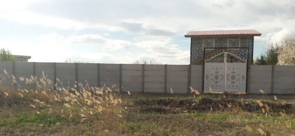 دیوار پیش ساخته در محوطه ویلاهای دوبلکس و لوکس