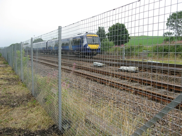 نجات جان هزاران نفر با حصارکشی خطوط راه آهن