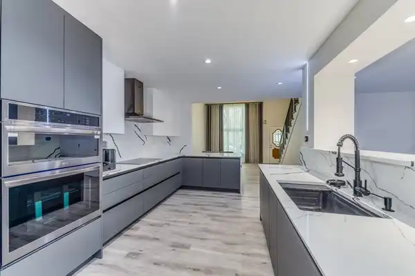 کابینت لمسی سفید طوسی