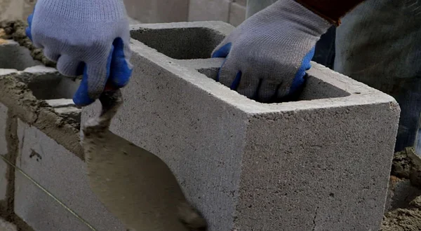 لیکا در اسکلت فلزی سبک