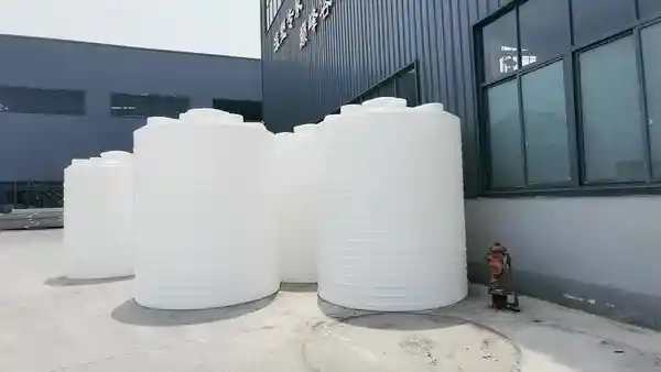 تانکر پلاستیکی آب