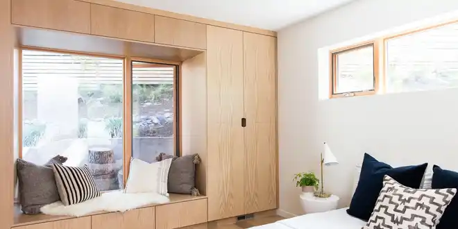 کمد دیواری کنار پنجره