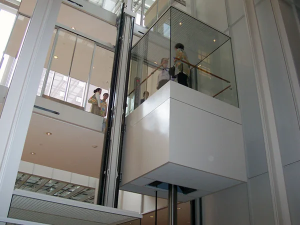 بررسی نصب آسانسور کششی