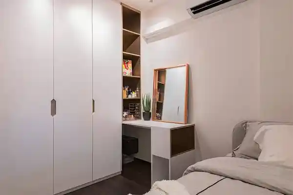 کمد دیواری همراه با میز آرایش