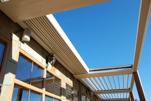 سقف متحرک برای بالکن