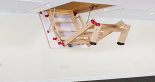 دسترسی به انبار بالای مغازه با پله تاشو